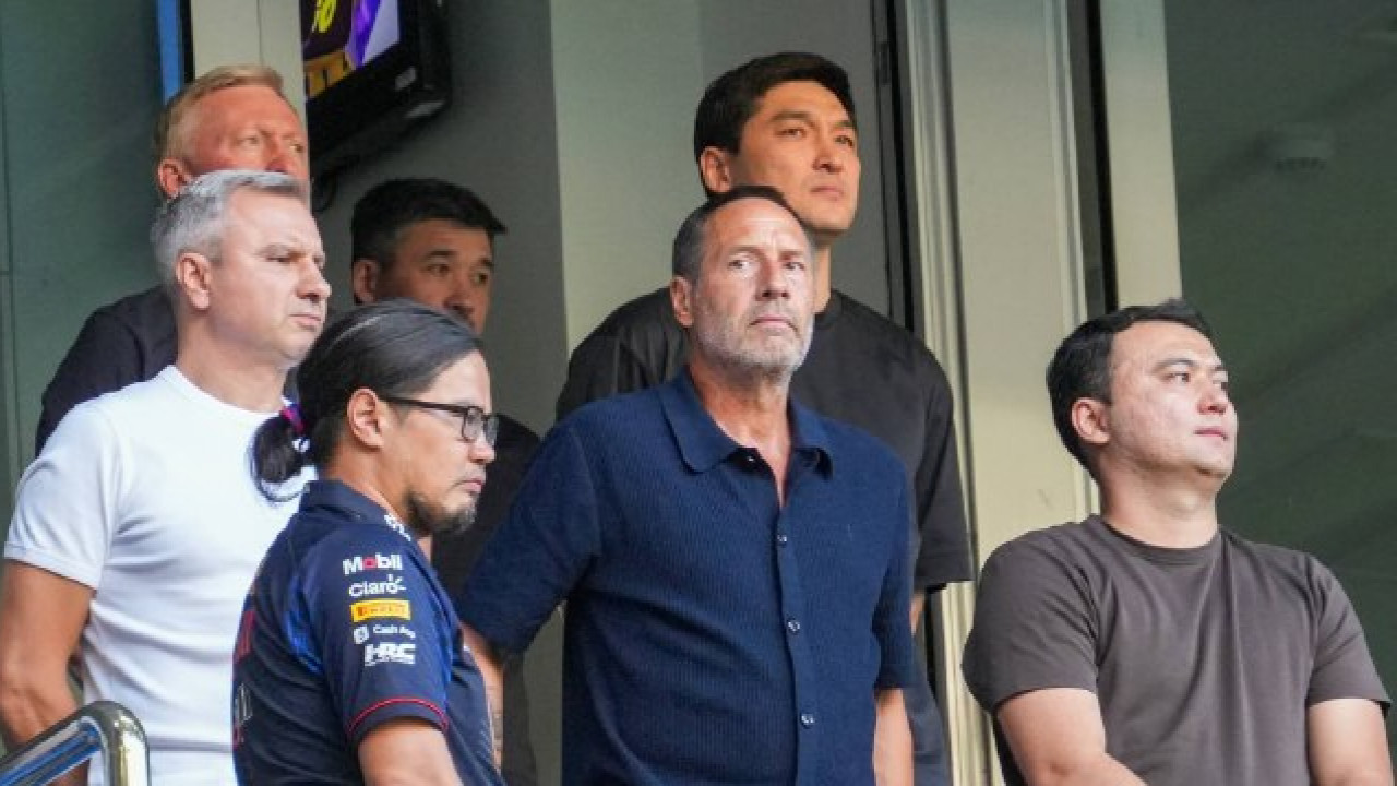 Новый тренер сборной Казахстана посетил центральный матч тура КПЛ