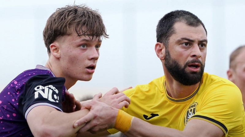 Женис провёл четвёртый матч на сборе