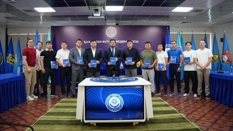 КФФ презентовала первые книги по футзалу