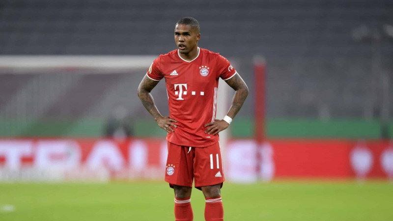 Агент Дугласа Косты предлагал услуги игрока клубу КПЛ