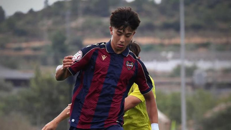 17-летний форвард из Казахстана стал игроком «Леванте»